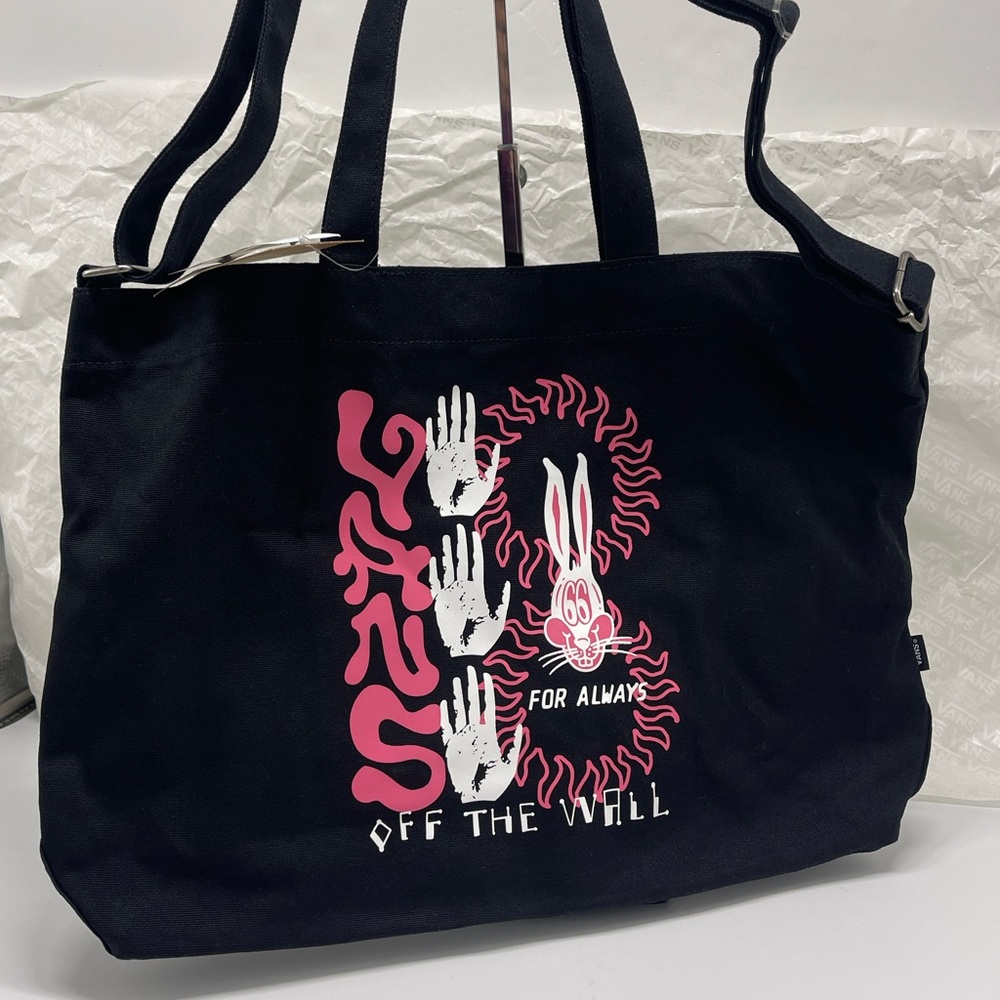 Vans Campus Tote Bag Black/Pink Snap closure With Inside Pocket VN000HE9BLK
NWT - Picture 15 of 16